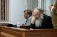 Митрополит УПЦ (МП) Павло зі своїм адвокатом Олегом Поваляєвим у залі суду