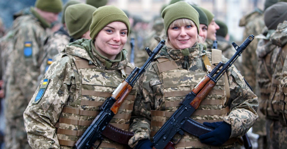 жіноки військовослужбовці
