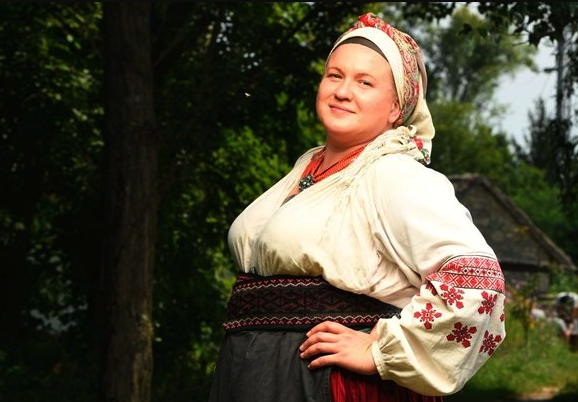 На фото: Олеся Жураківська в серіалі "Кріпосна"