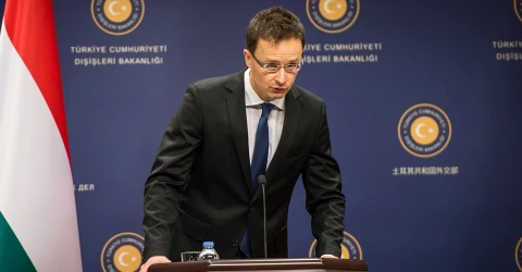 Петер Сіярто