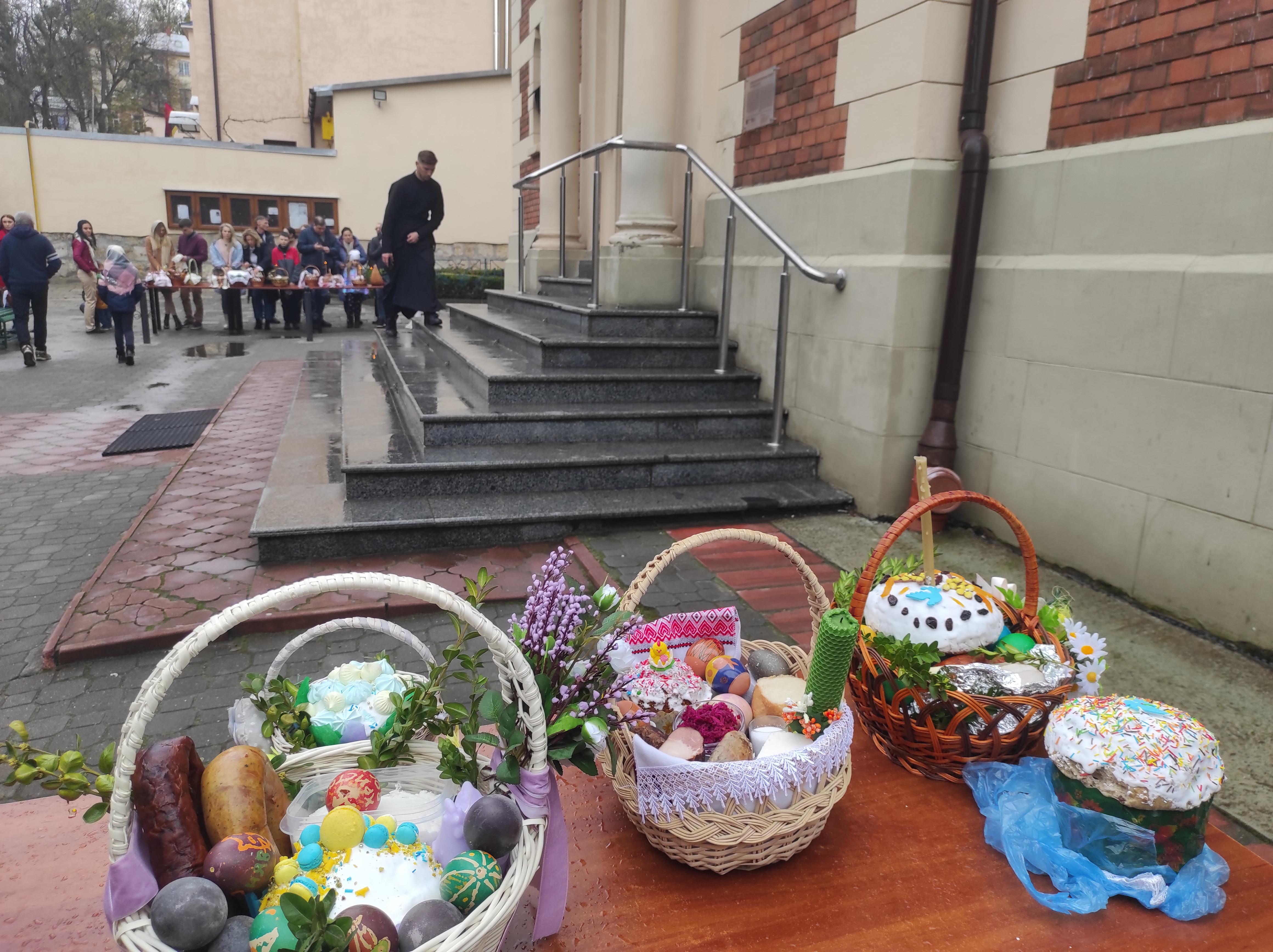 освячення великодніх кошиків