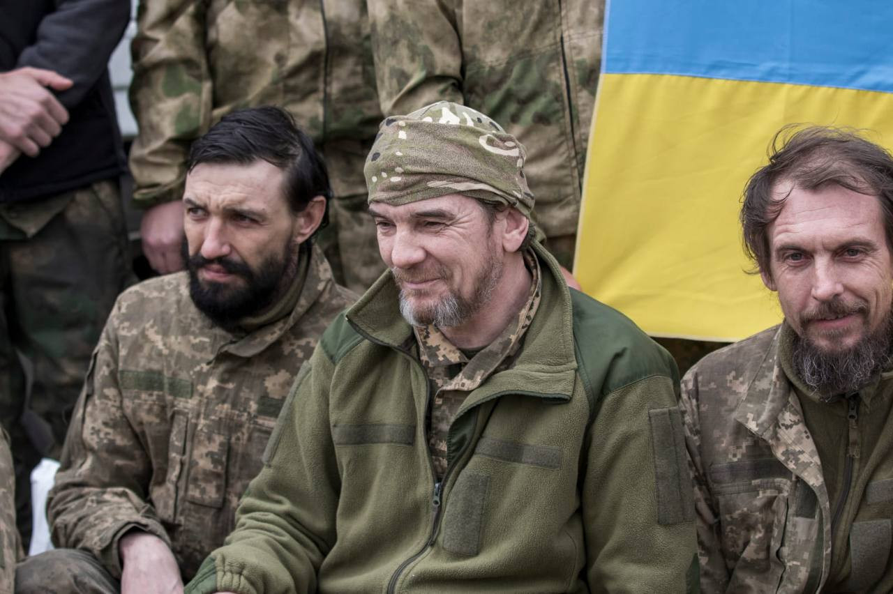 Україна повернула з полону 130 захисників у межах великоднього обміну
