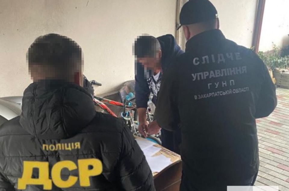 суд, службова недбалість