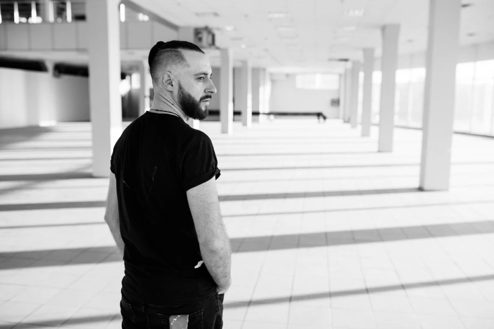 На фото: учасник рок-гурту "Silver Town" Андрій Касенюк