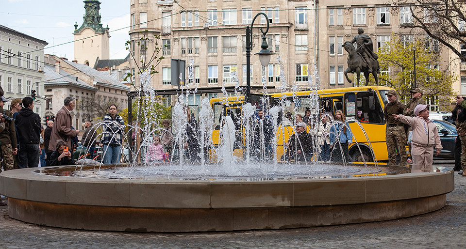 фонтан на площі Галицькій, Львів