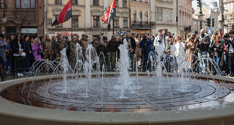 фонтан на площі Галицькій, Львів