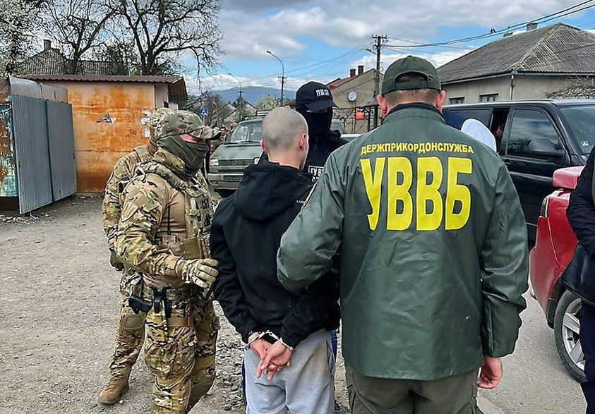 На Закарпатті затримали прикордонника-хабарника