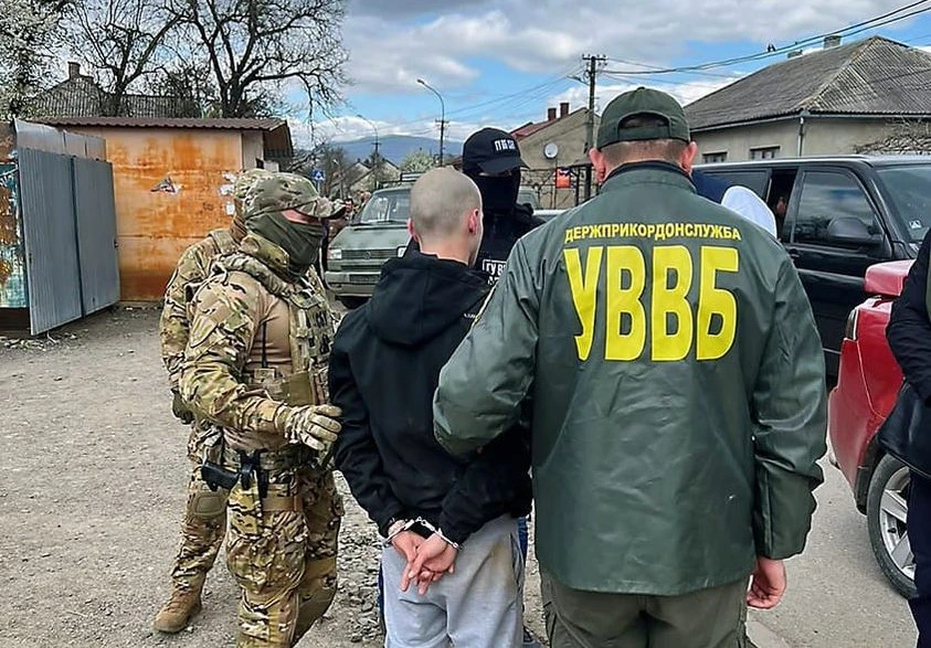На Закарпатті затримали прикордонника-хабарника