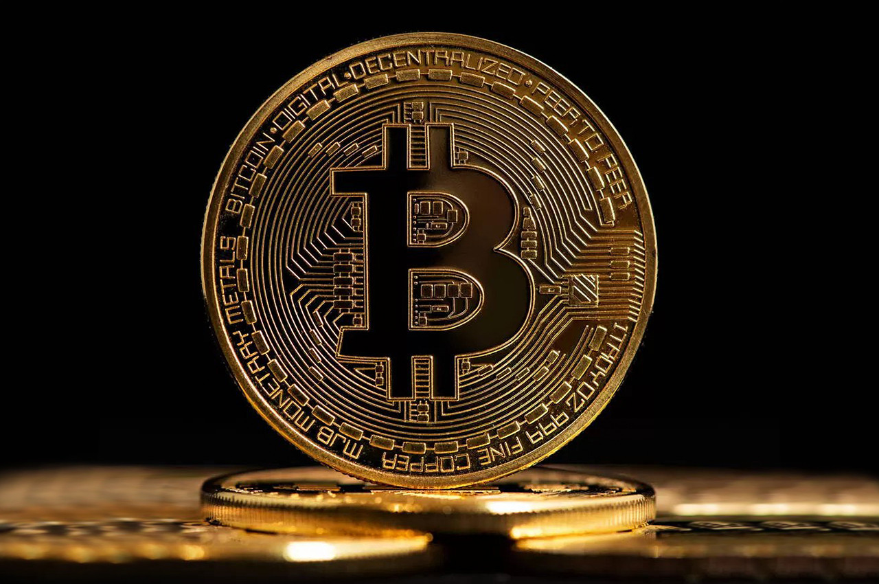 Біткоїн обвалився до мінімуму з початку війни на Близькому Сході