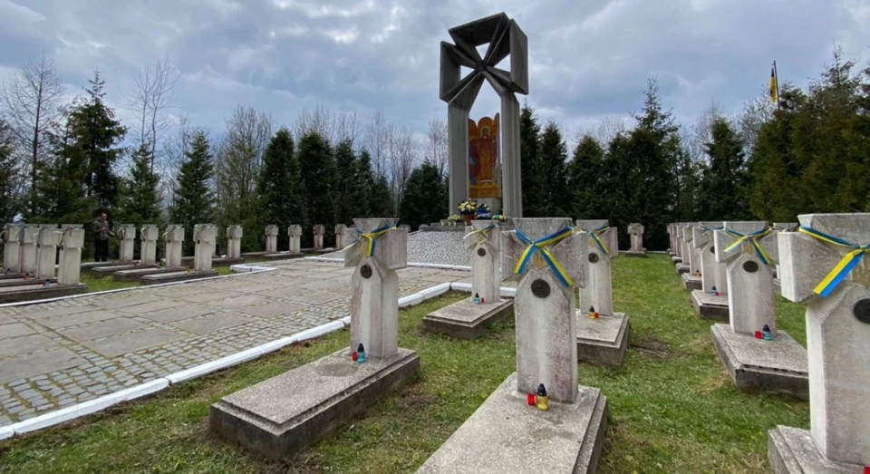 меморіал на горі Маківка