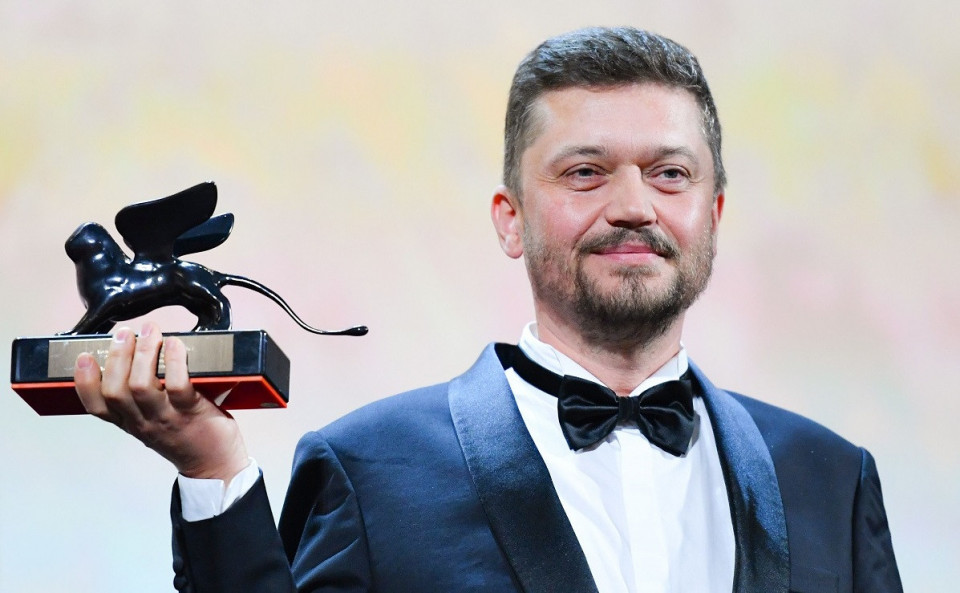 Режисер Валентин Васянович з нагородою Венеційського кінофестивалю