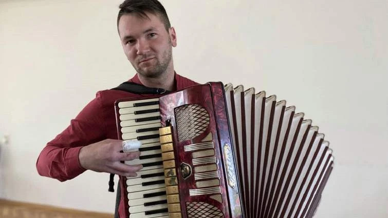 вчитель музики
