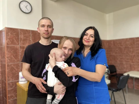 немовля з патологією