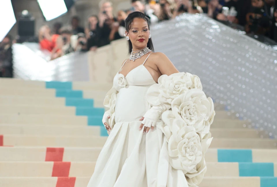 На фото: вагітна Ріанна на Met Gala
