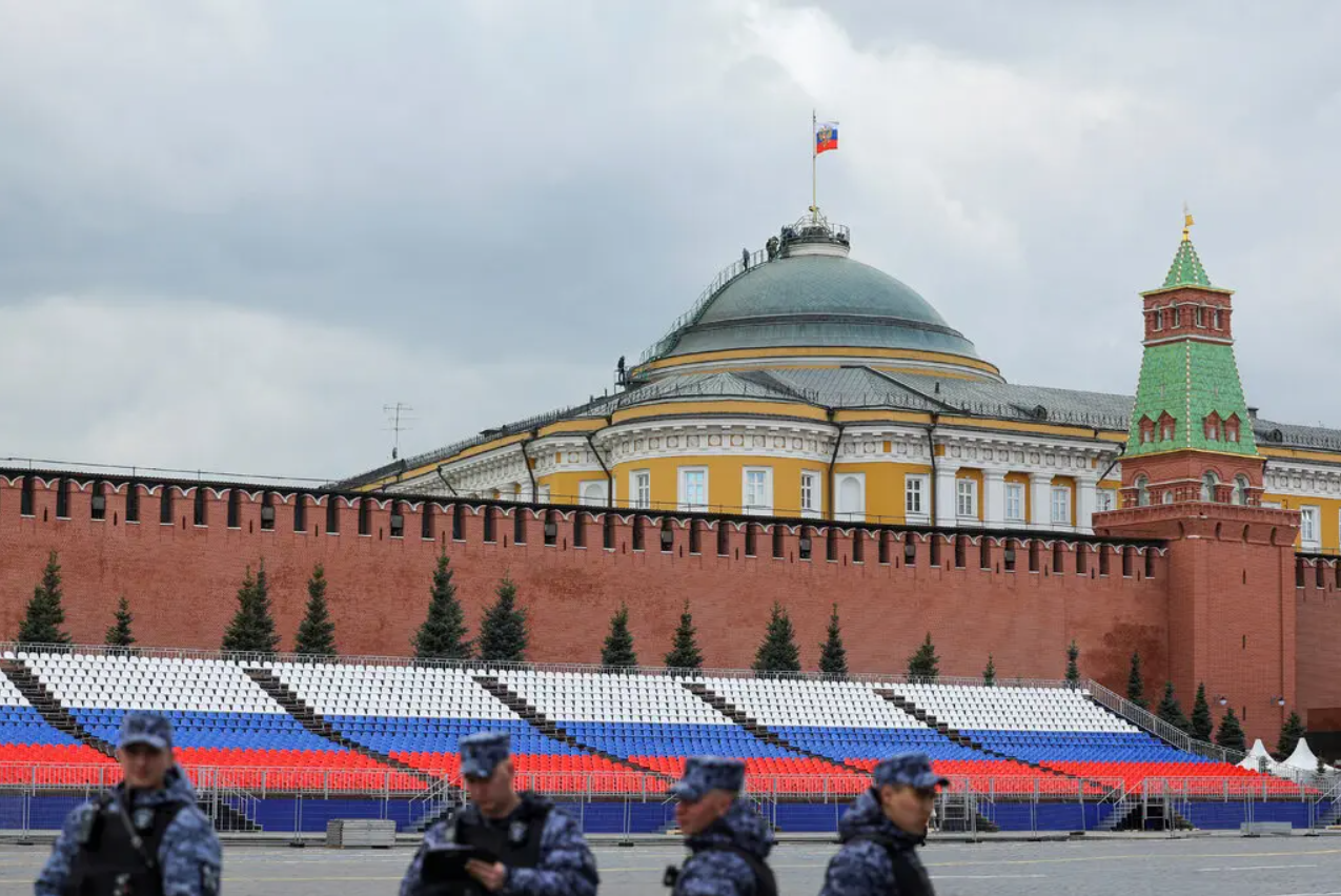 Парад на Красній площі - це суто військова ціль, - воєнний оглядач Попович