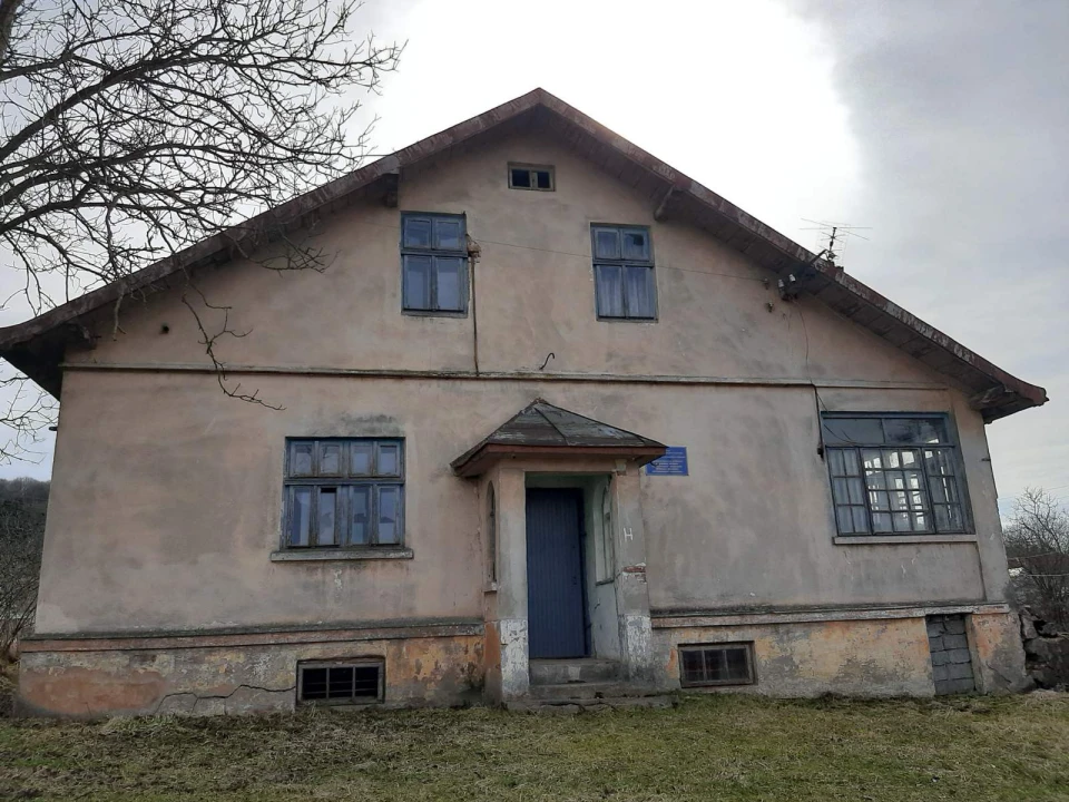 будівля дільничої лікарні у Бібрці