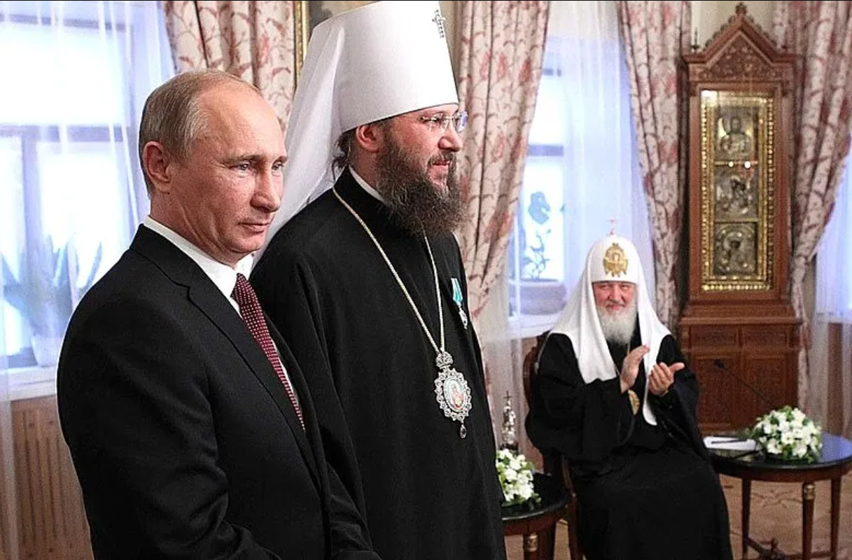 Путін, нагороджений ним Паканич та Гундяєв. Київ, 2013 рік