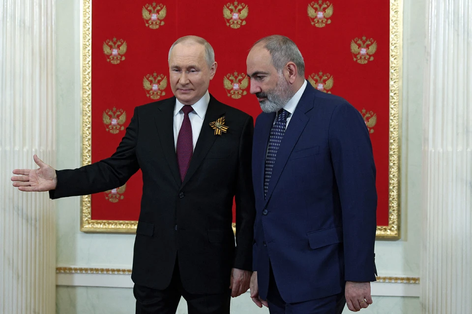 Путін з прем'єр-міністром Вірменії Пашиняном, 9 травня 2023 р.