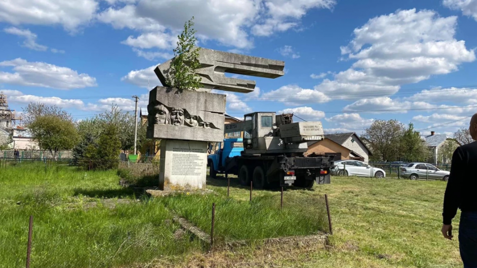 Стелла слави радянської армії у селі Новий Витків