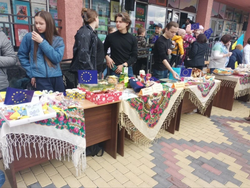 У Чернівцях провели благодійний ярмарок до Дня Європи