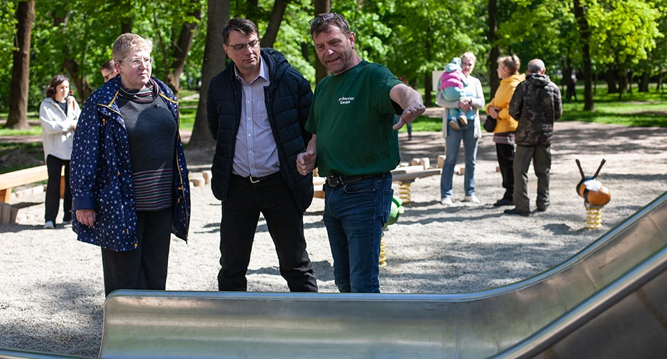 експертна комісія на майданчику у парку Франка