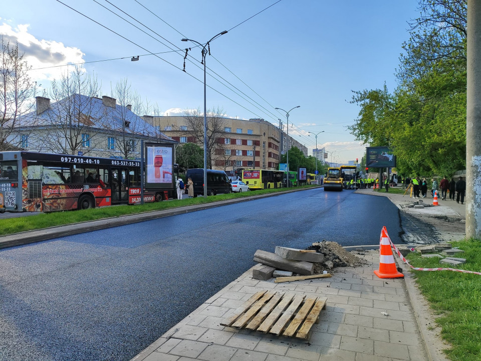 Ремонт покриття на вул. Чорновола