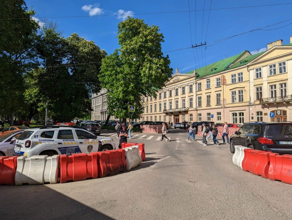 Львів’яни просять, щоб відкрили для руху ділянку біля обласної ради