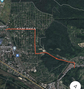 У Львові місцеві мешканці самостійно почали ремонтувати проблемну дорогу