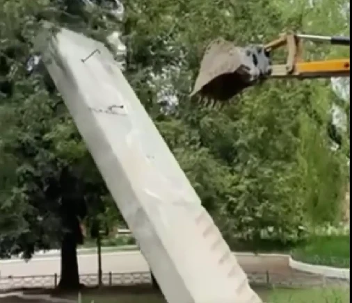 радянський пам'ятник, демонтаж