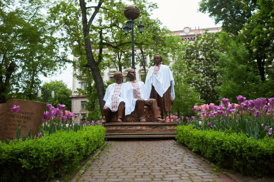 пам'ятник у Франківську_Руська трійця