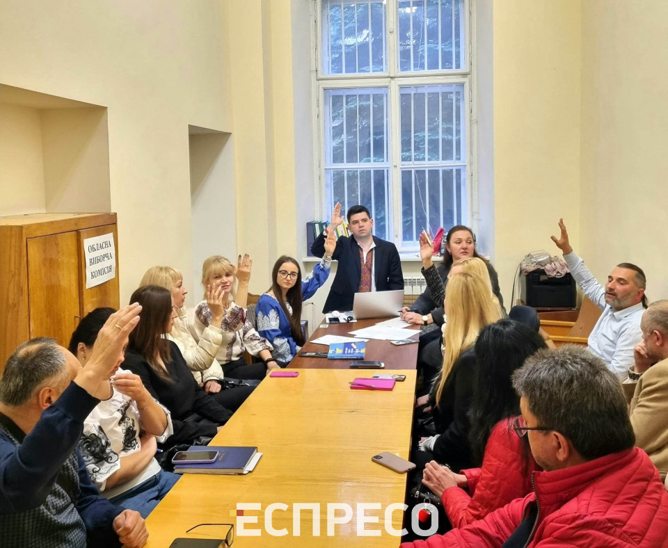 ТВК провела два засідання поспіль, але нових депутатів до Львівської облради не впустила