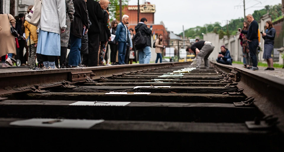 перформанс пам'яті до роковини депортації кримських татар