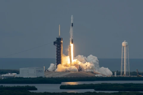 SpaceX Falcon 9 з кораблем Crew Dragon