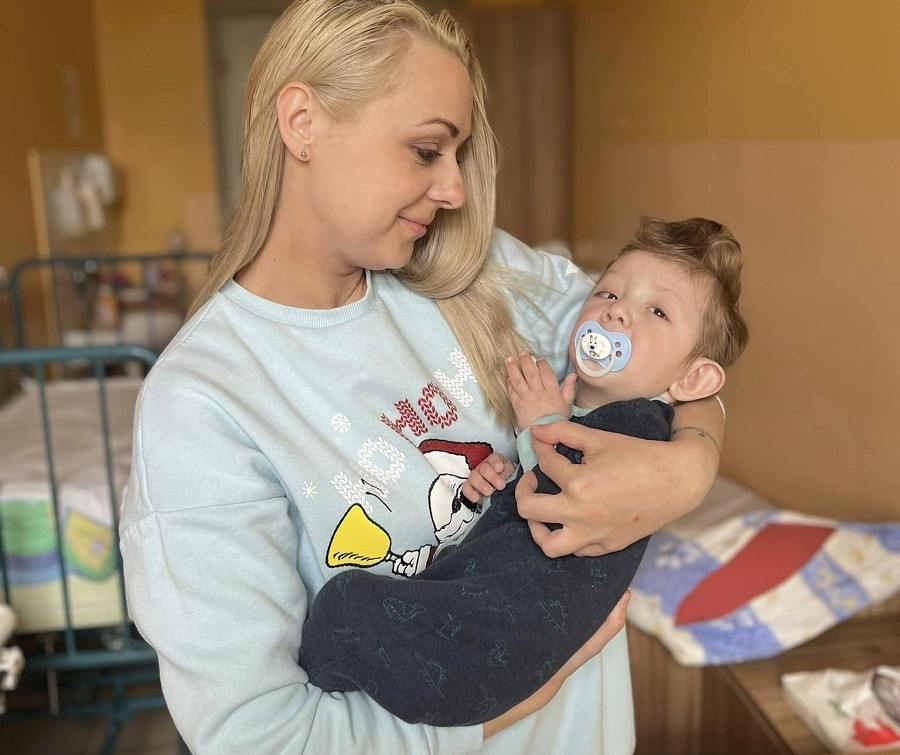 немовля без ануса