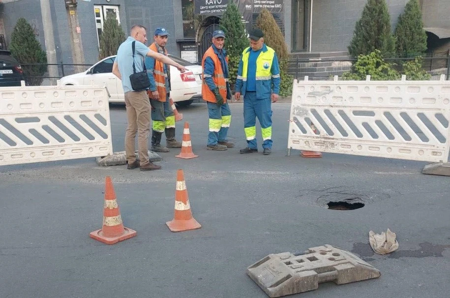 провалля на дорозі