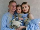 На фото: Олександр Зінченко з дружиною і донькою