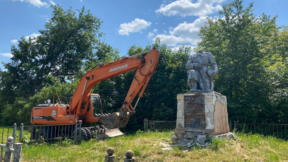 демонтаж радянських пам'ятників, декомунізація