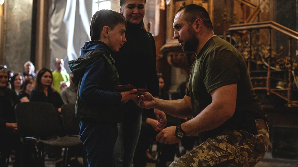 вручення Хреста Героя родинам загиблих воїнів 24-ки