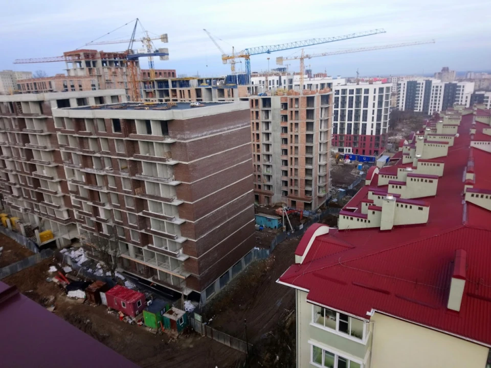 забудова, Під Голоском