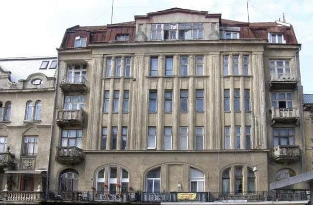 вул. Б. Хмельницького, 11