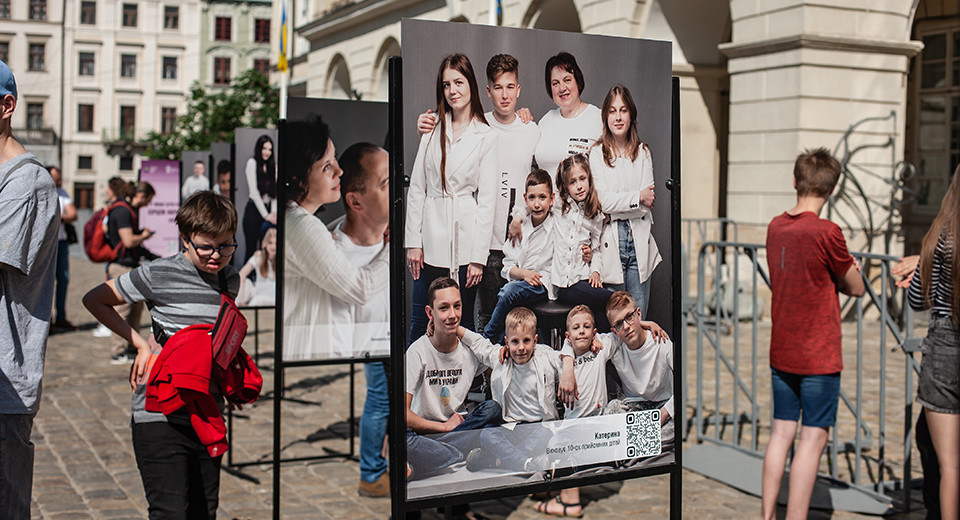 фотовиставка "Серцем народжені"