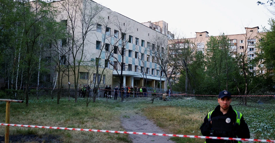 Київ, обстріл поліклініки