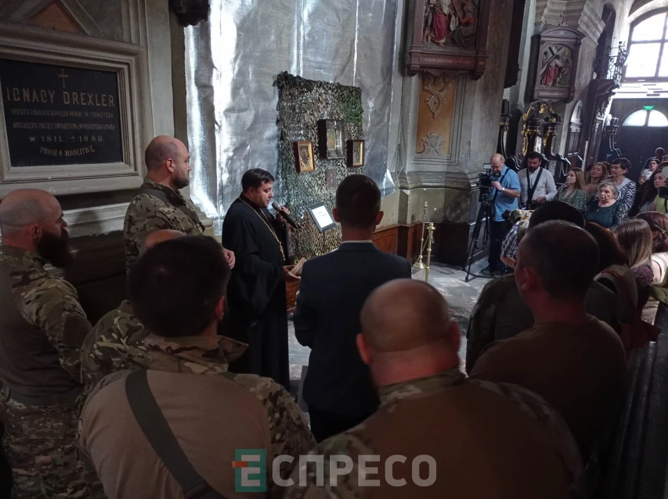 У Львові показали ікони з Бахмута, які врятували львівські бійці