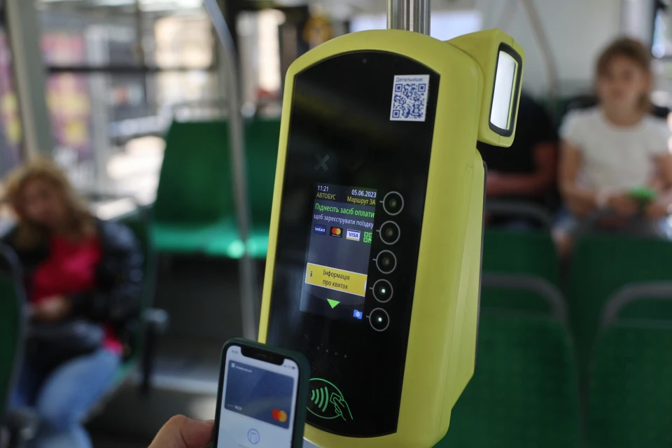 У львівських автобусах почали тестувати е-квиток