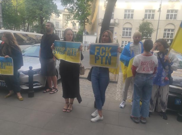 Українці у Варшаві вийшли на мітинг проти війни