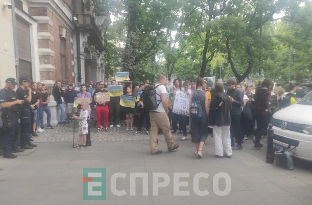 Українці у Варшаві вийшли на мітинг проти війни