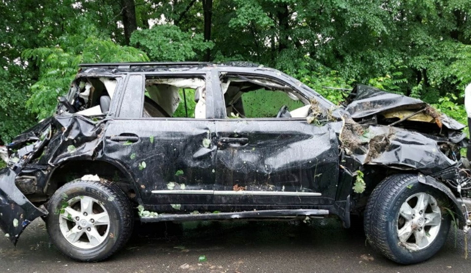 понівечений позашляховик_ДТП