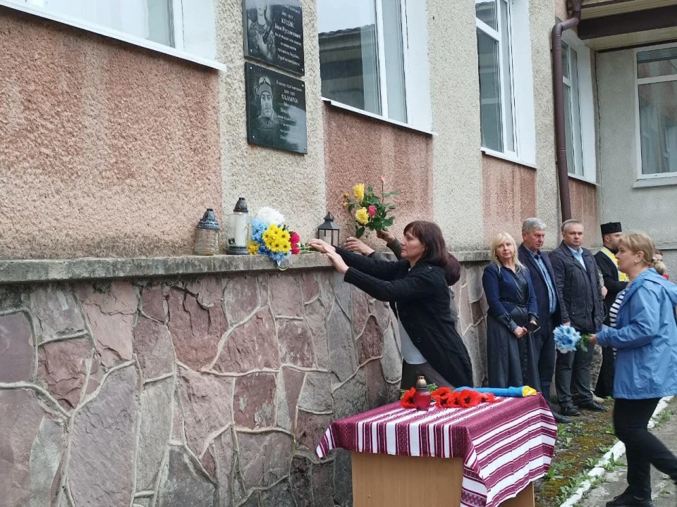 меморіальна дошка бійцю Михайлу Каланчі
