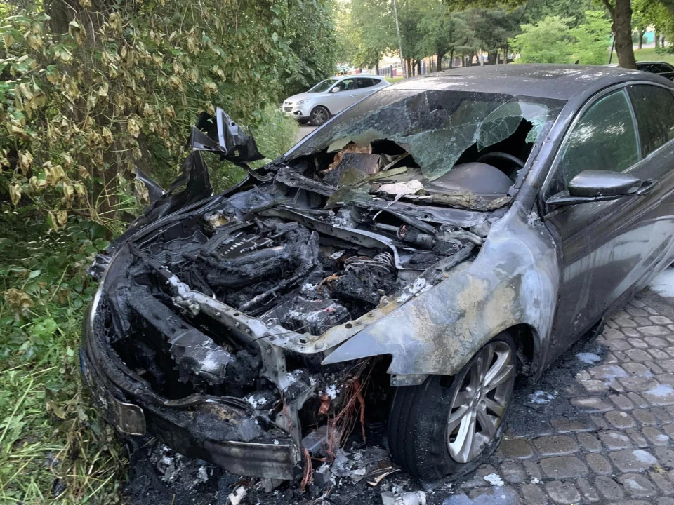 спалений автомобіль