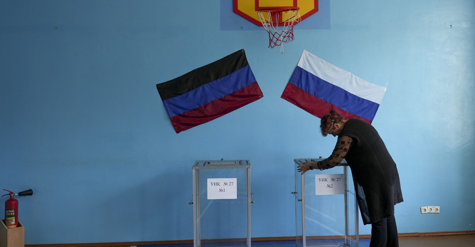 Russia brings in people to hold sham elections in Ukraine